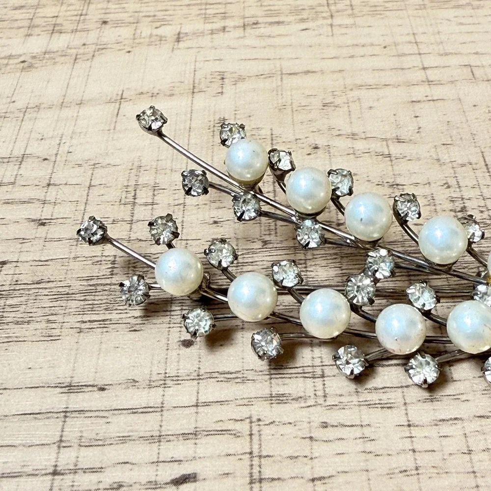 Vintage Classic Silver Tone Faux Pearl Thistle Sprig Leaf Foliage Nature Brooch